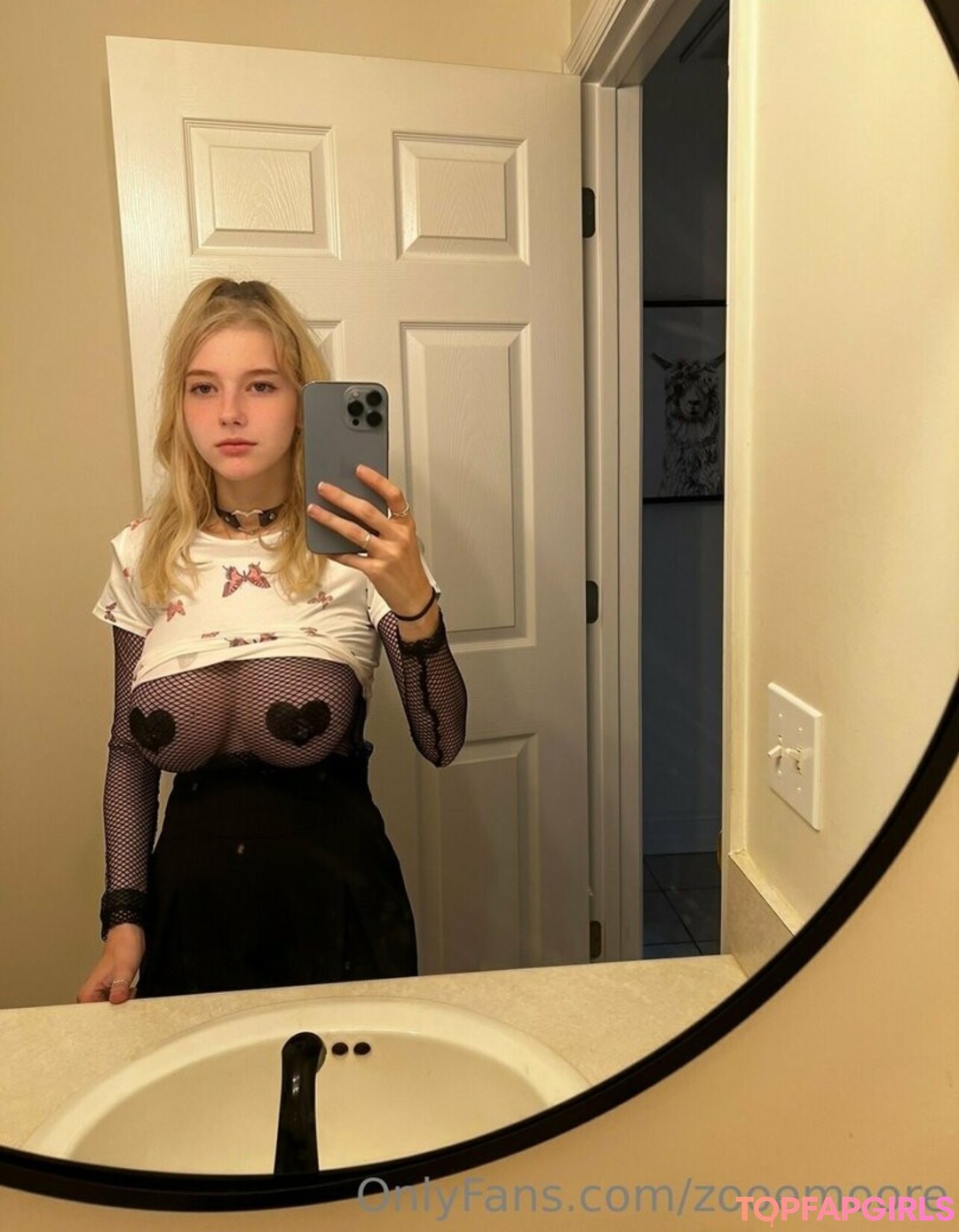 zooemoore model exclusive pictures