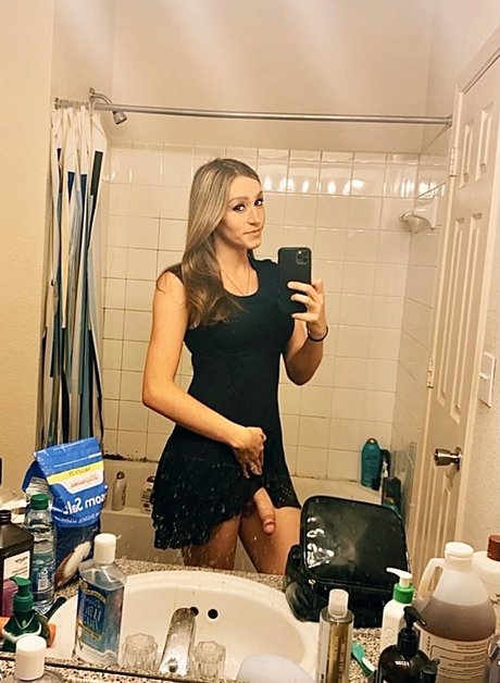 Zoeyt123 model art gallery