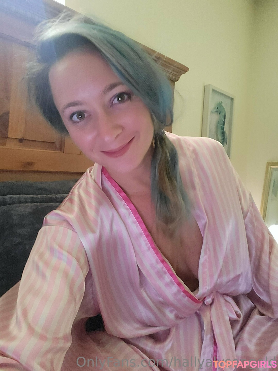 Hally Alyson sexy star image