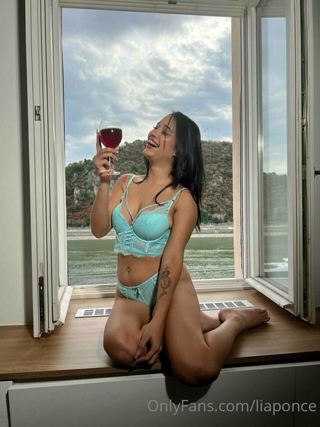 Lia Ponce pretty actress images