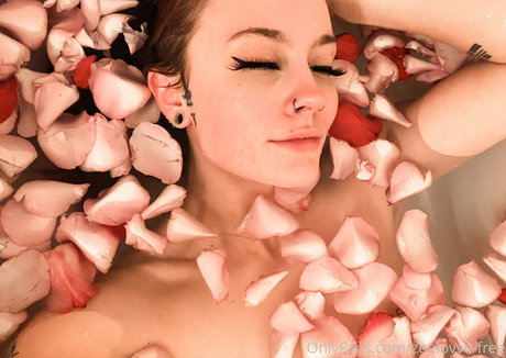 zoelovve free profile image