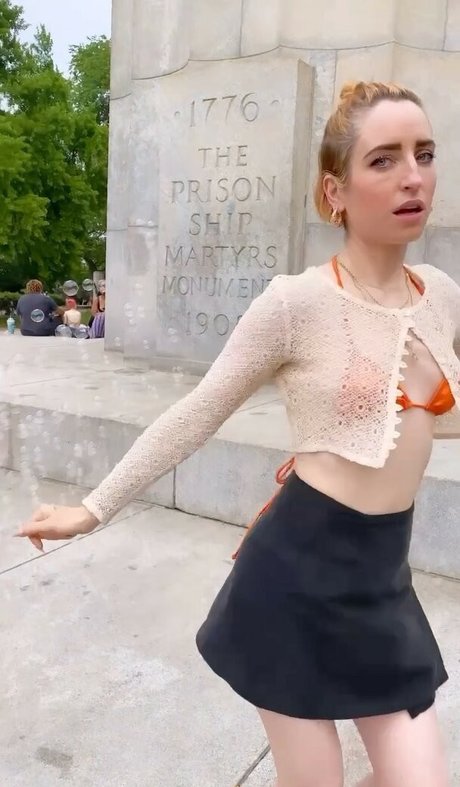 Zoe Lister Jones naked star picture