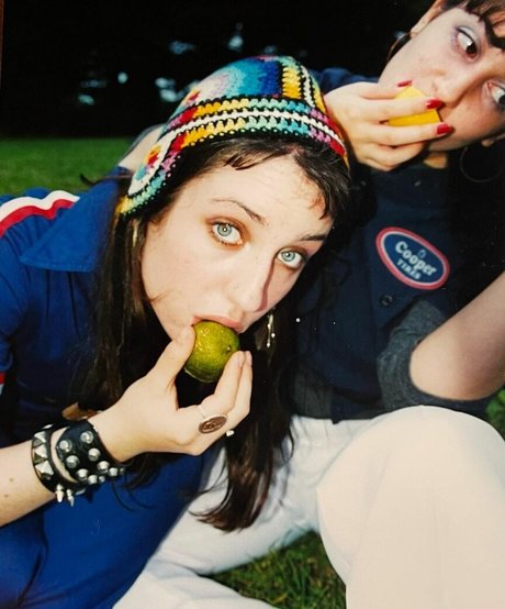 curvy lesbian onlyfans free porn images