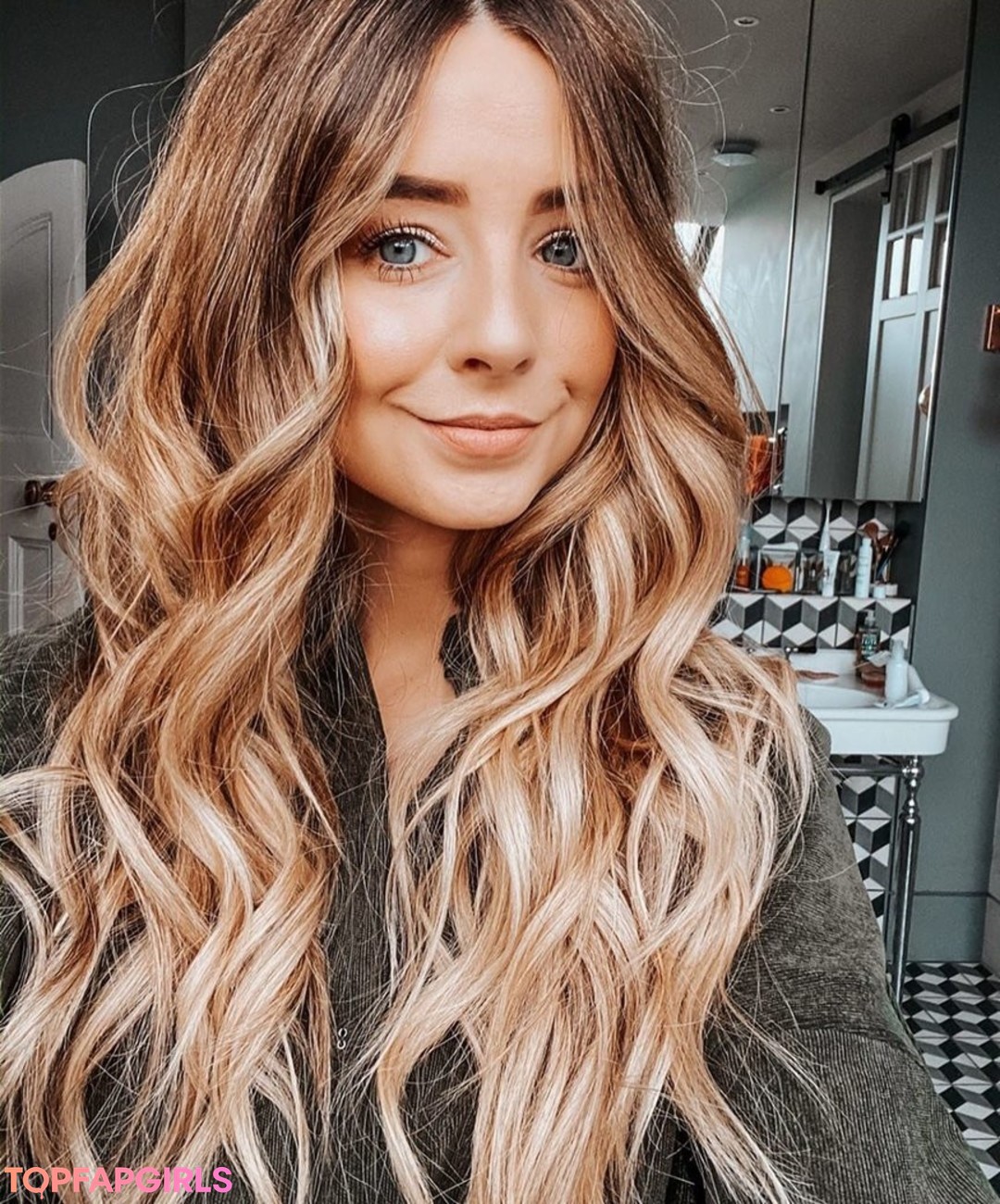 Zoe Sugg hd pornstar photo
