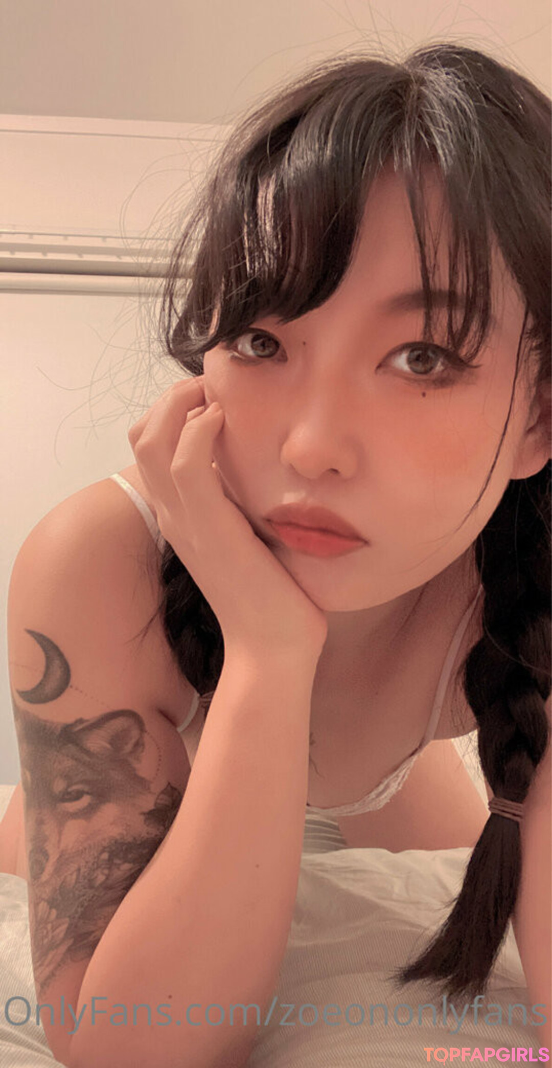 zoeononlyfans nude pornstar pic