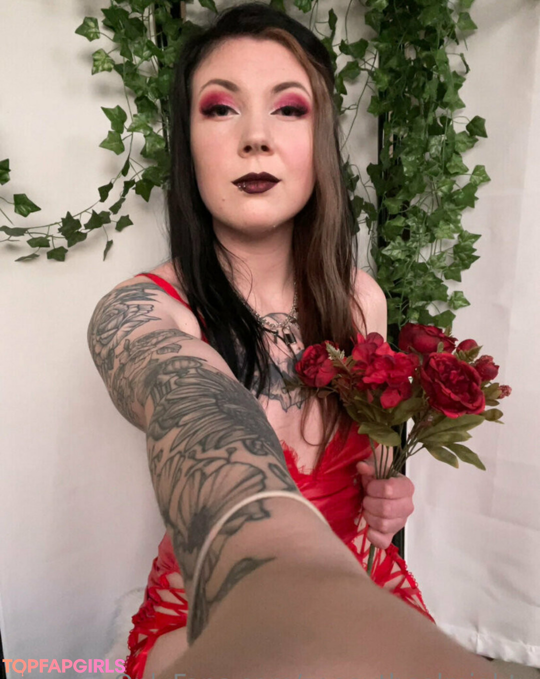 zoeeythealmighty nude model images