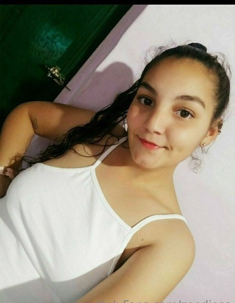 zoediosa model naked photo