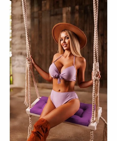 mature blonde onlyfans best pictures