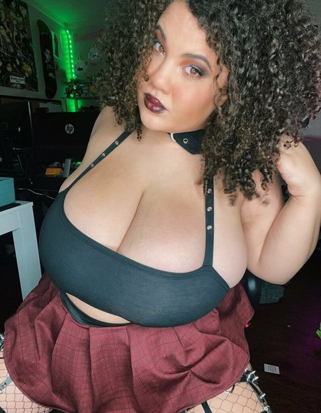 Kweenbailey23 erotic actress pic