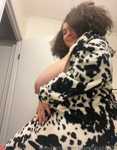 Kweenbailey23 star top pic