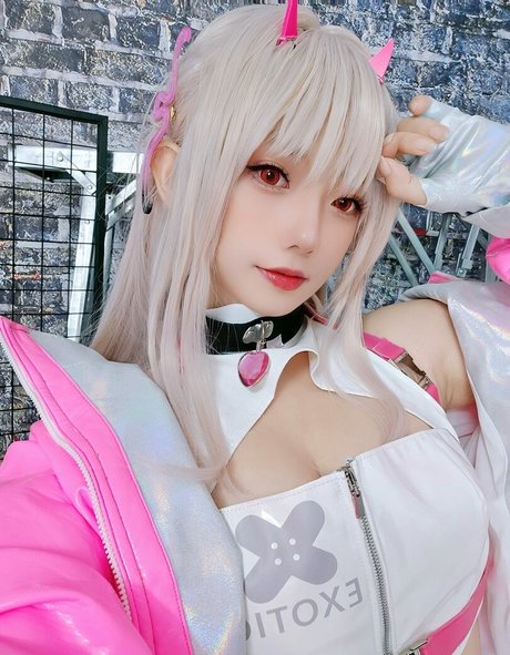 Messie Huang beautiful star pics