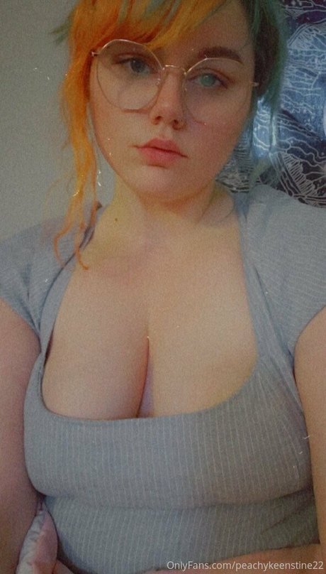 peachykeenstine22 best model picture