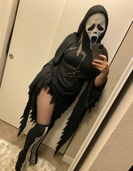 aelflaed model hd photo