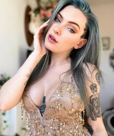 blackheartburlesque adult model photo