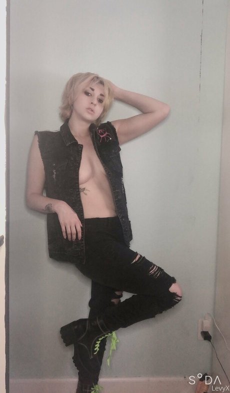 Gremlinbxtch star art pics