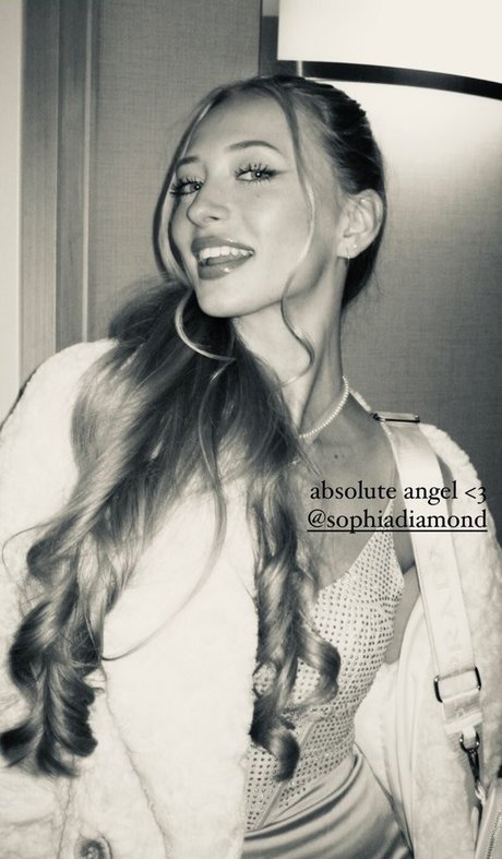 blonde cougar onlyfans pretty pic