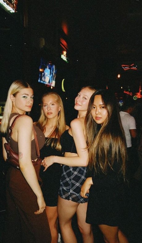 Sophia Diamond sexy pornstar archive