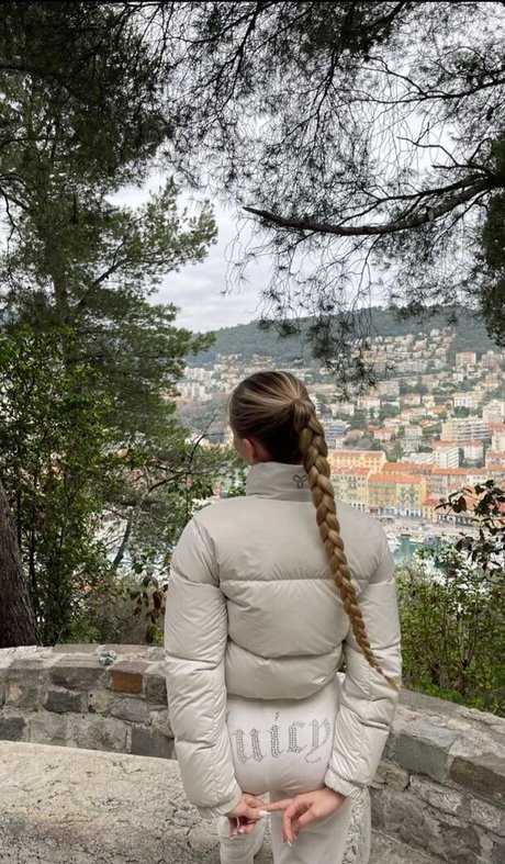 Sophia Diamond naked pornstar picture