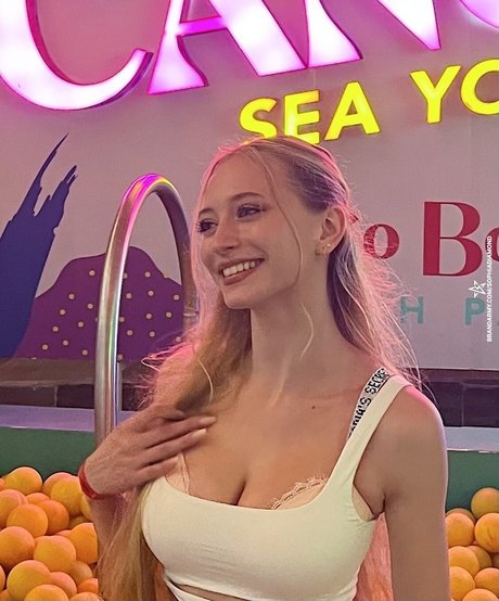 Sophia Diamond nice actress photos