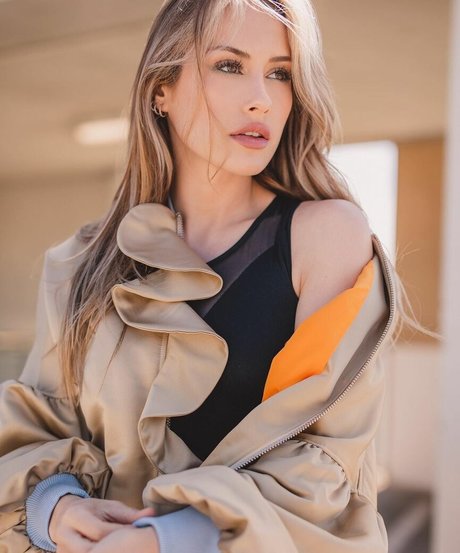 Angela Halili exclusive model pics