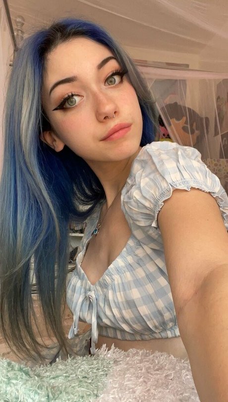 Iluvmeww model sexy gallery