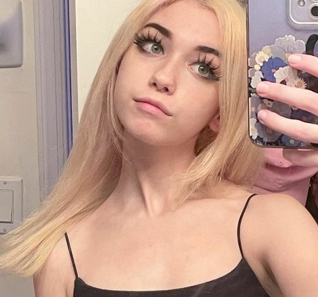 Iluvmeww hd pornstar image