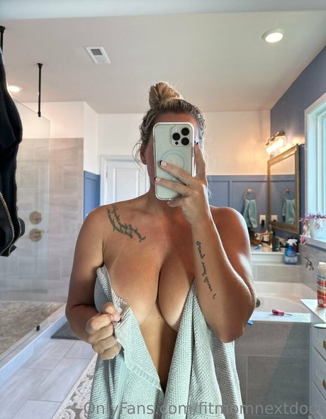 fitmomnextdoor model pornographic pics