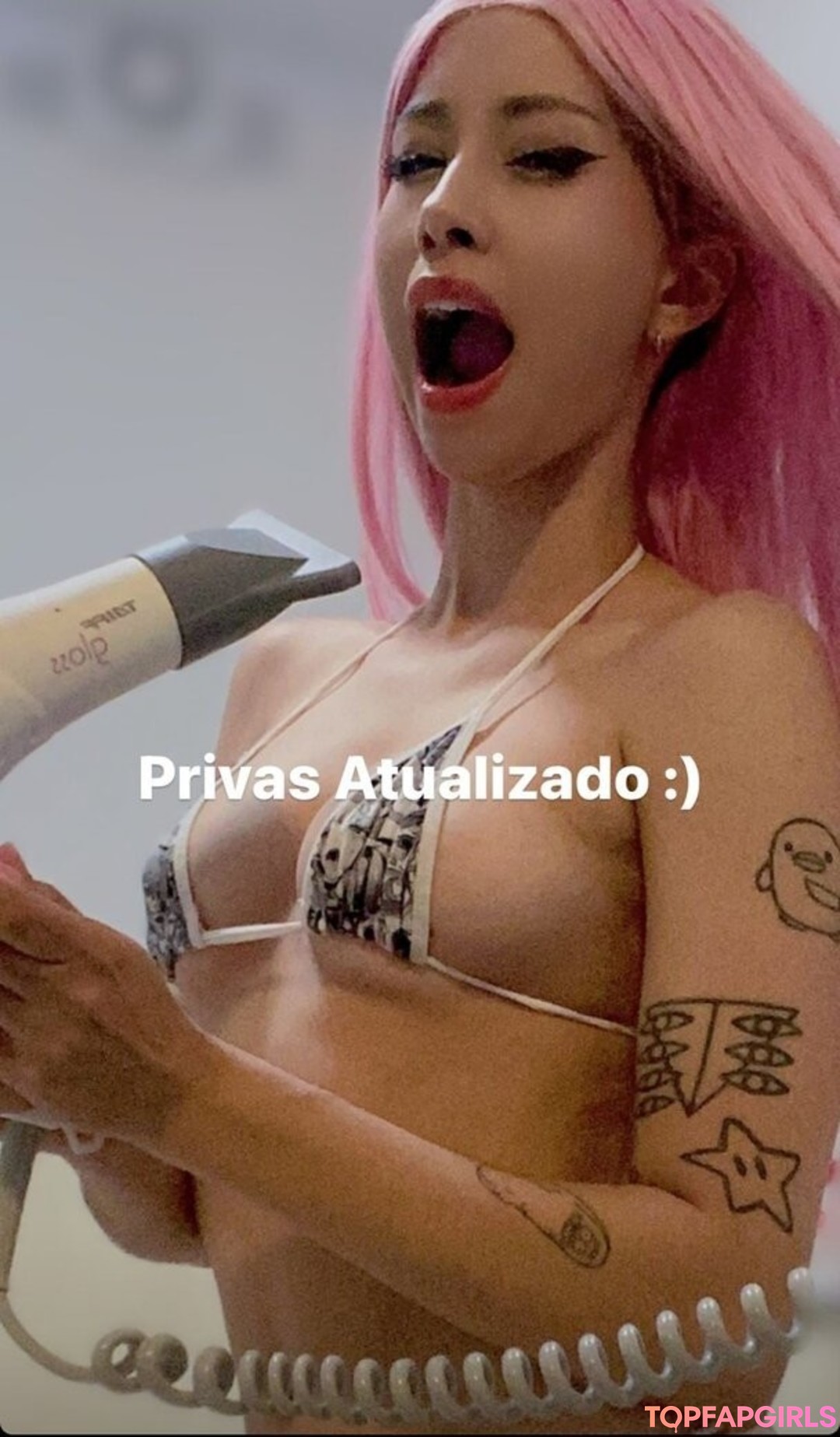 Magic Phyra model sexy pic