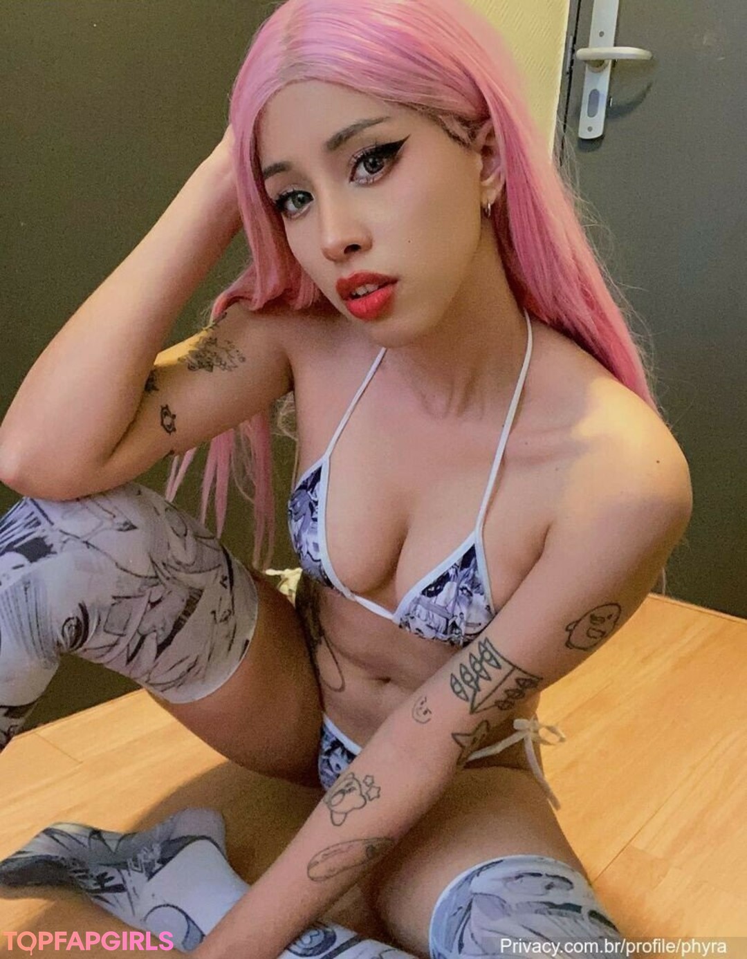 pussy spreading onlyfans hot naked gallery