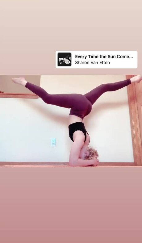 Willow Shields star porn pictures