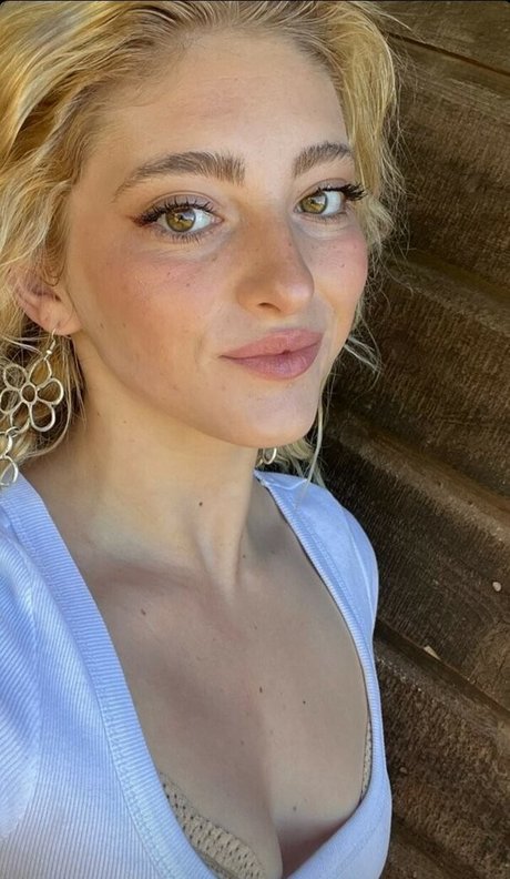 Willow Shields hd model pics