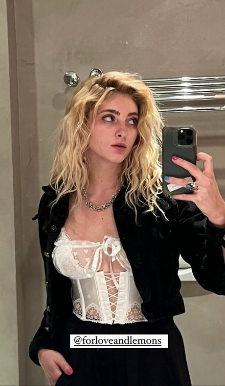 Willow Shields beautiful model pics