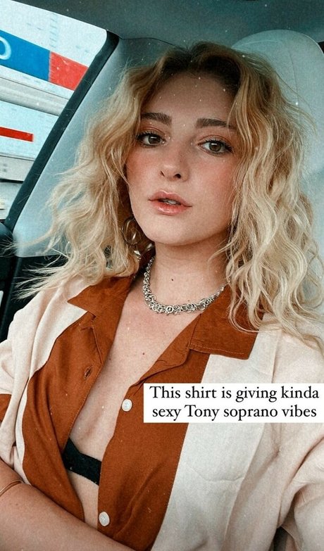 Willow Shields art pornstar picture