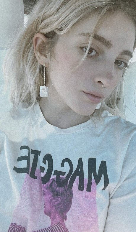 Willow Shields star sexy gallery