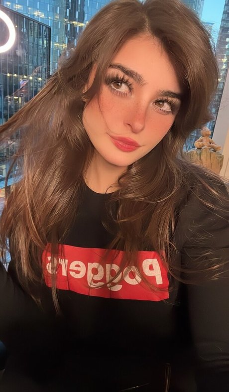 Aruuu porn model picture