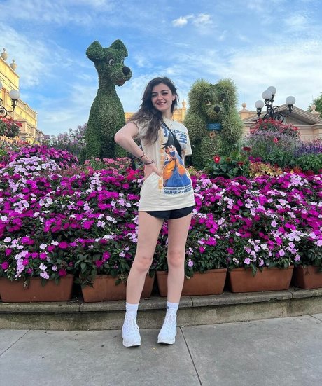 Aruuu model beautiful img