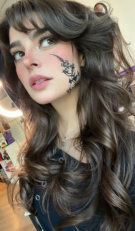 Aruuu erotic model galleries