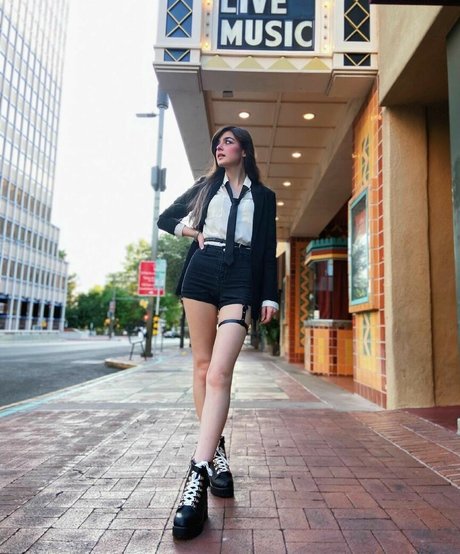 Aruuu star free pics