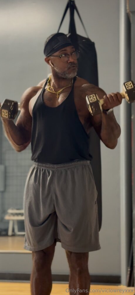 Viclowreyxxx model sex img