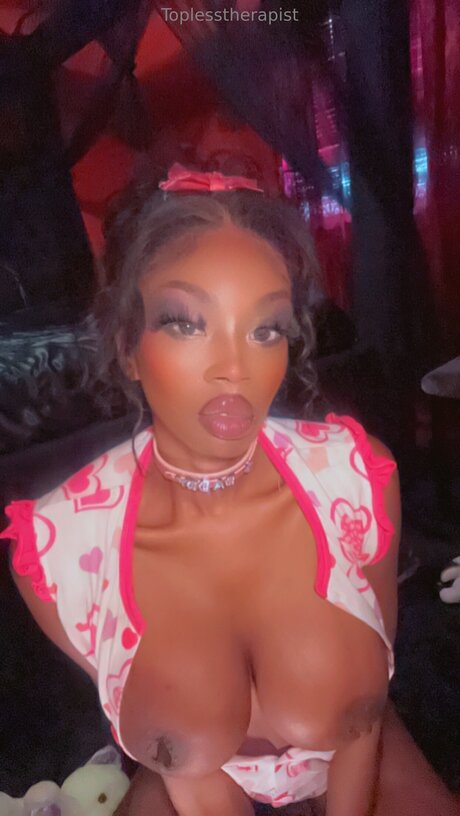 Toplesstherapist pornstar exclusive image