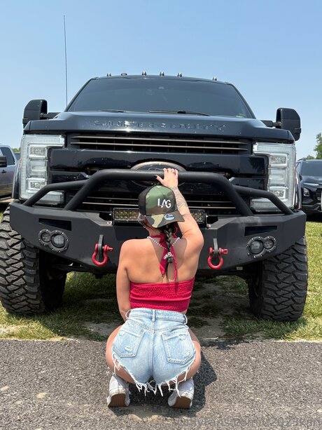 U2023kari exclusive star img