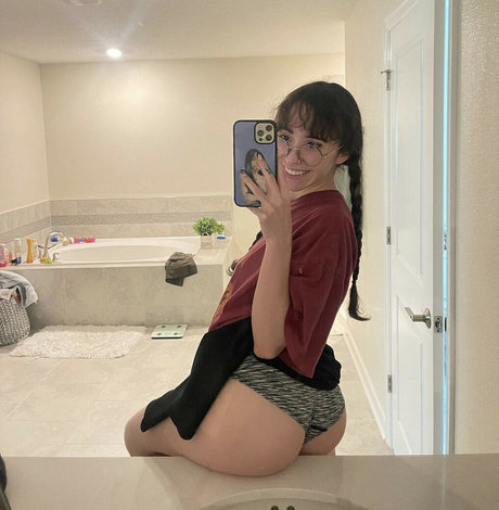 Catlyn Crespo nudes model photo