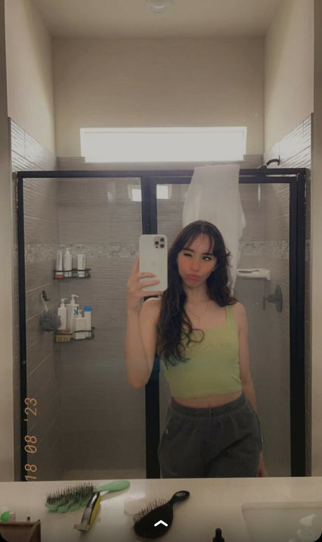 Catlyn Crespo model hd photo