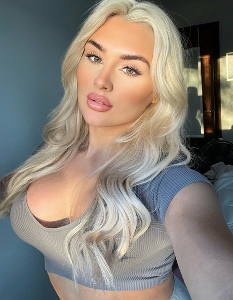 Tiffany Stratton pornstar nude archive