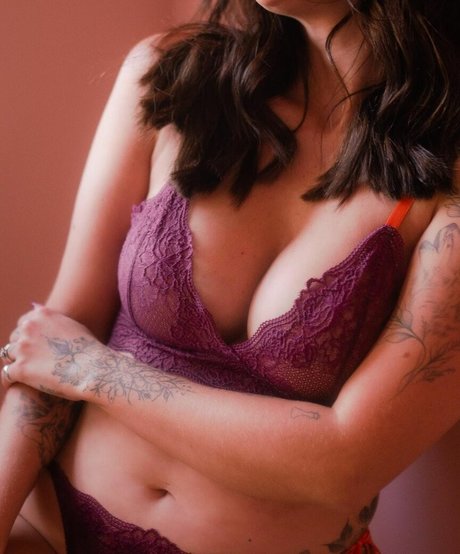 Marcela McGowan free pornstar galleries