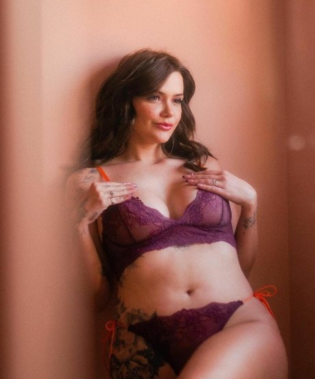 Marcela McGowan model top galleries