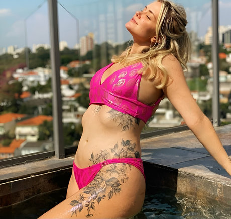 Marcela McGowan naked actress galleries