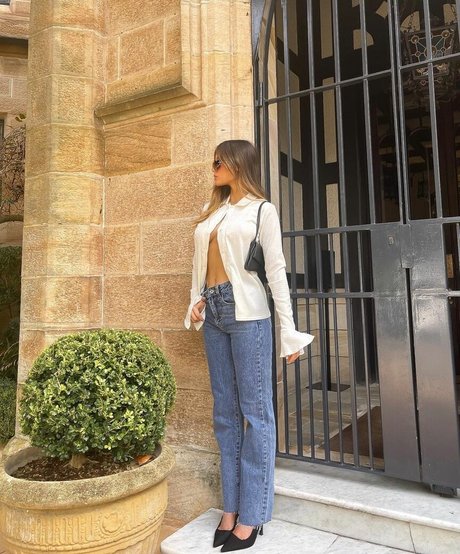 Ella Cervetto art model galleries