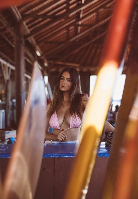 Ella Cervetto sexy pornstar img