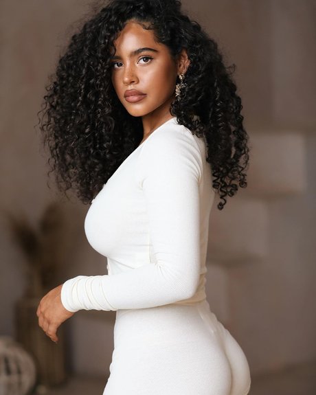 Malaika Terry xxx pornstar image